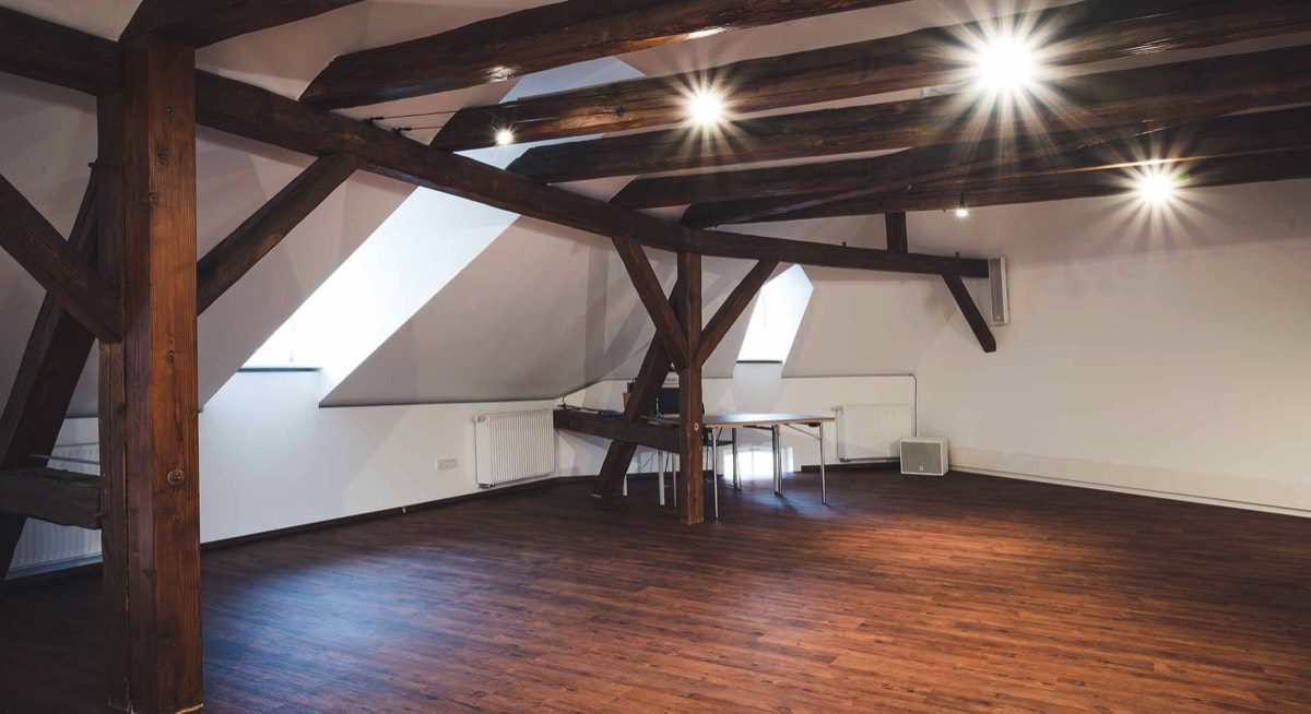 Veranstaltungsraum im Dachgeschoss der Rostscheune Bamberg, einem Projekt der STADTBAU GMBH BAMBERG