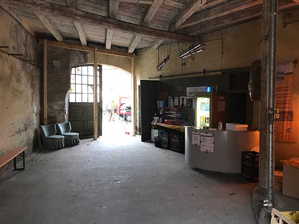 Innenansicht der Rostscheune vor der Renovierung